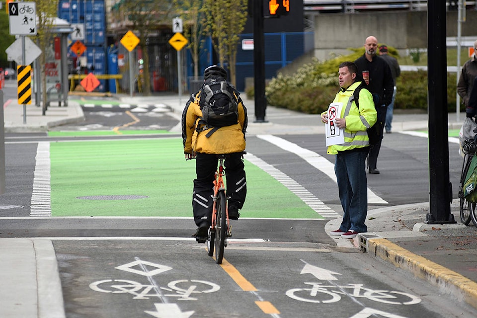 8214279_web1_VNE-Pandora-Bike-Lanes-Open-P-2-May0317