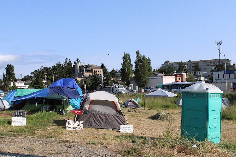 12181778_web1_homeless_camp