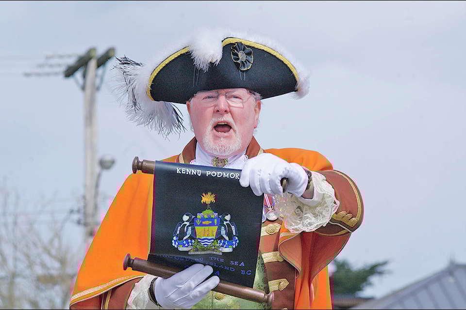 Sidney Town Crier Kenny Podmore. (Peninsula News Review file)