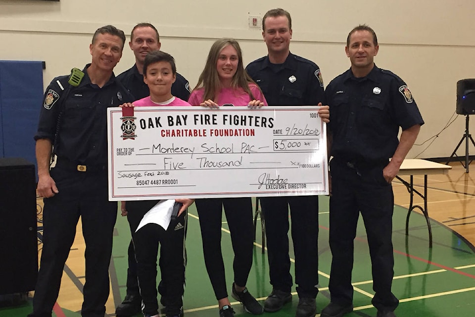 13644124_web1_oakbayfirefighters