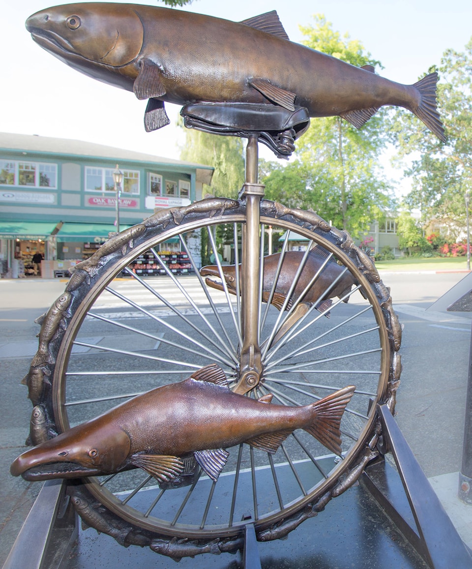 14141574_web1_181026-OBN-Salmon-Cycle-sculpture-2