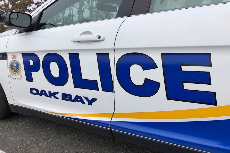 14371051_web1_101822-OBN-Oak-Bay-Police