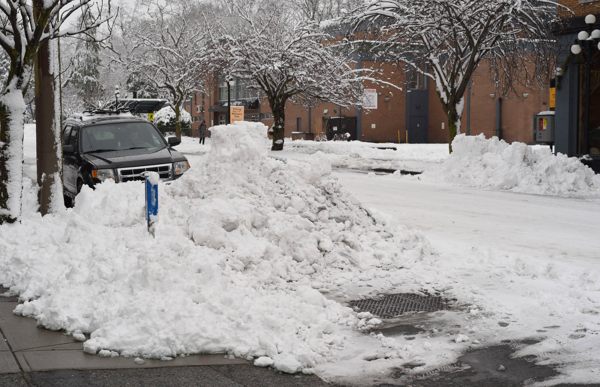 15514994_web1_Snow-Piles-Broughton-Street