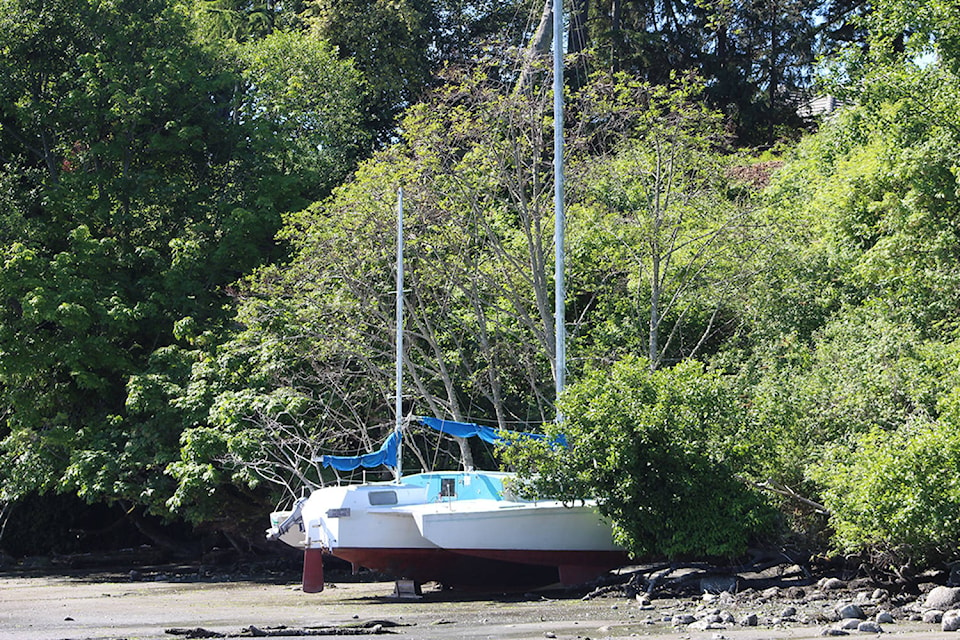 17114931_web1_beached_catamaran