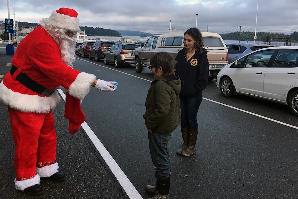 19935883_web1_191225-VNE-Ferries-Traffic-Christmas-Day_1