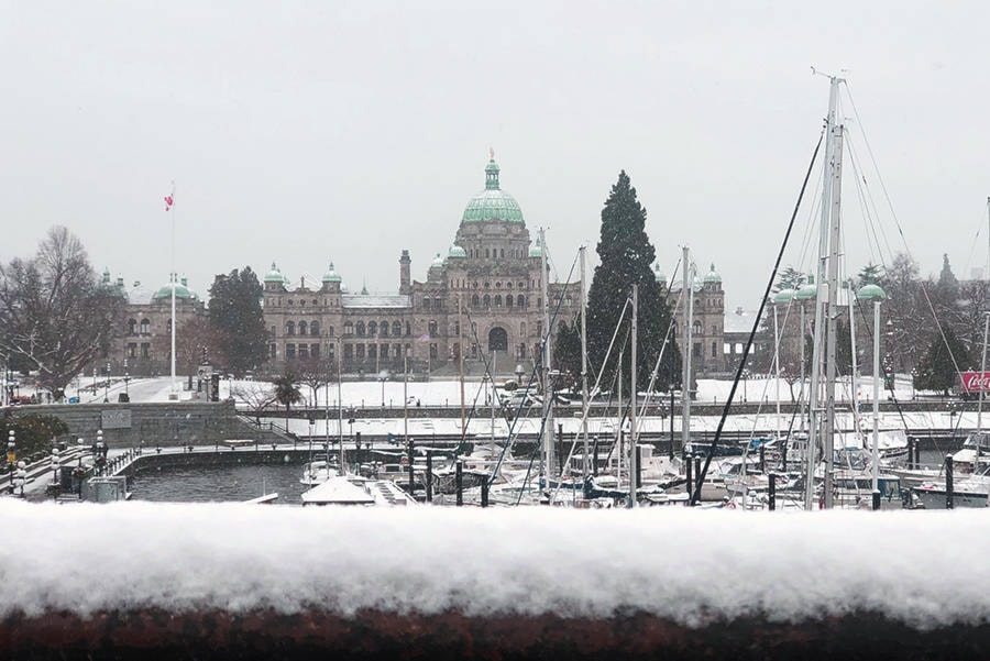 20133959_web1_200114-VNE-BCLegislature-Snow