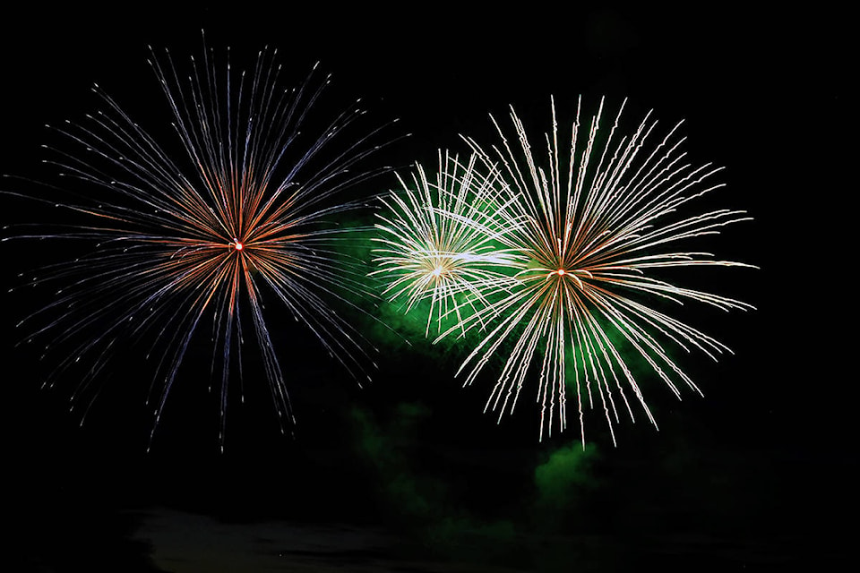 21550712_web1_Fireworks1