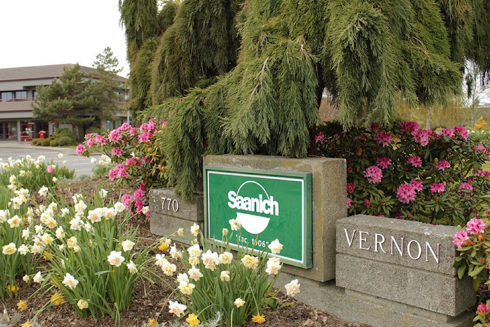 22439189_web1_200421-SNE-CouncilAmalgamationDecision-saanichmunicipalhall_1