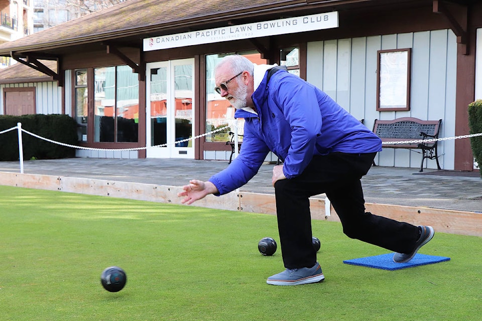 24585220_web1_210319-VNE-LawnBowlingDuringCOVID-LawnBowling-CPclub_2