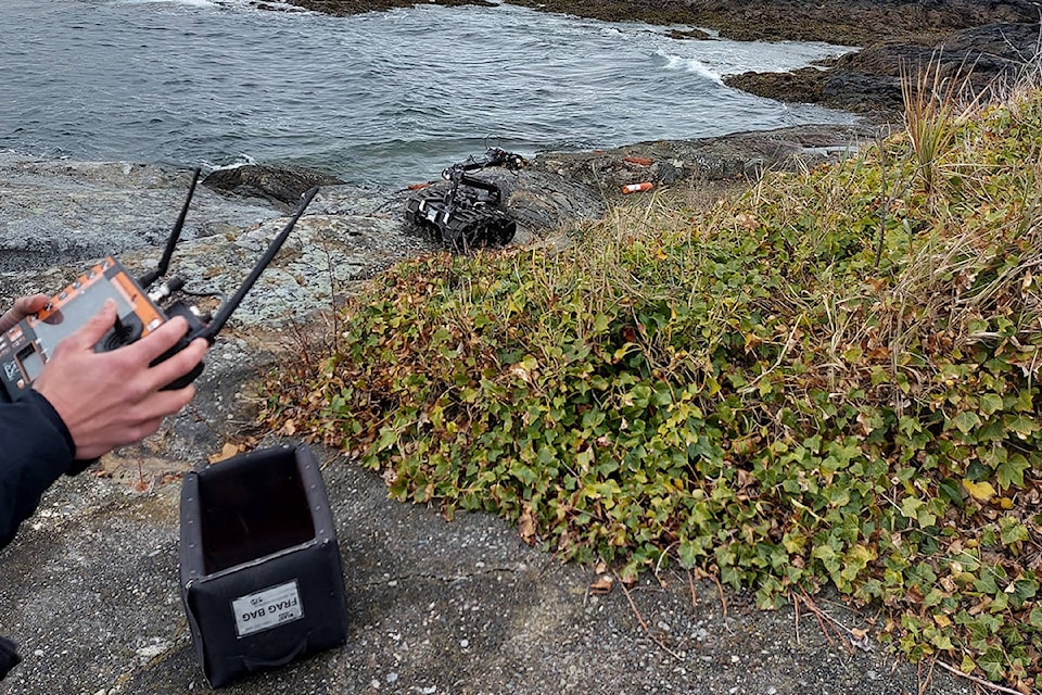 24808555_web1_210411-OBN-RCMP-explosive-device-beach-_1