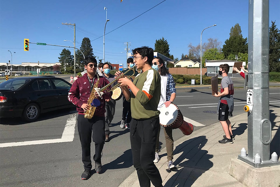 Students take to the streets, here at Gordon Head Road and McKenzie Avenue, to protest potential cuts to music in the Greater Victoria School District on Thursday (April 22). (Photos courtesy Saanvi Katireddy)