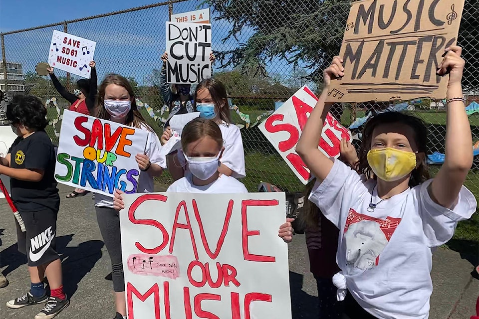 The Willows elementary Grade 5 students participate in the Greater Victoria School District (SD61) district strings program and were inspired to rally against the proposed budget cuts that affect the music programs across the district. (Ian Sharpe photo)
