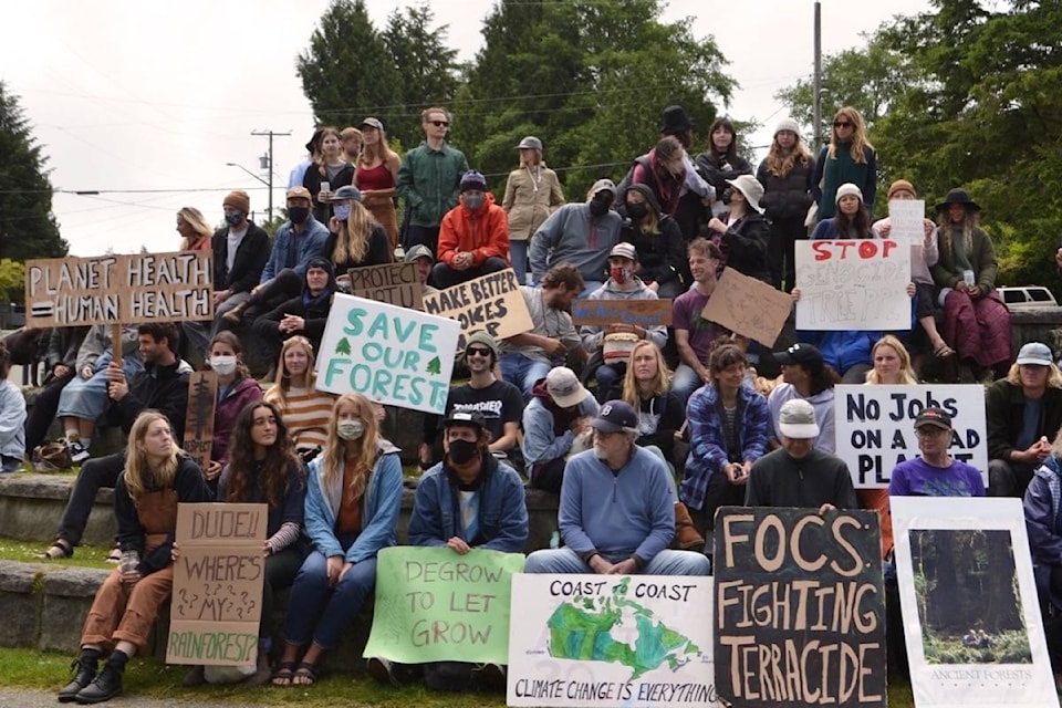 25495525_web1_210614-UWN-tofino-solidarity-rally-for-old-growth-TOFINO_1