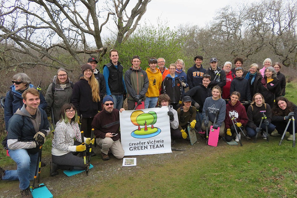 25963184_web1_210727-OBN-Green-Teams-Invasive-Species-greenteam_1