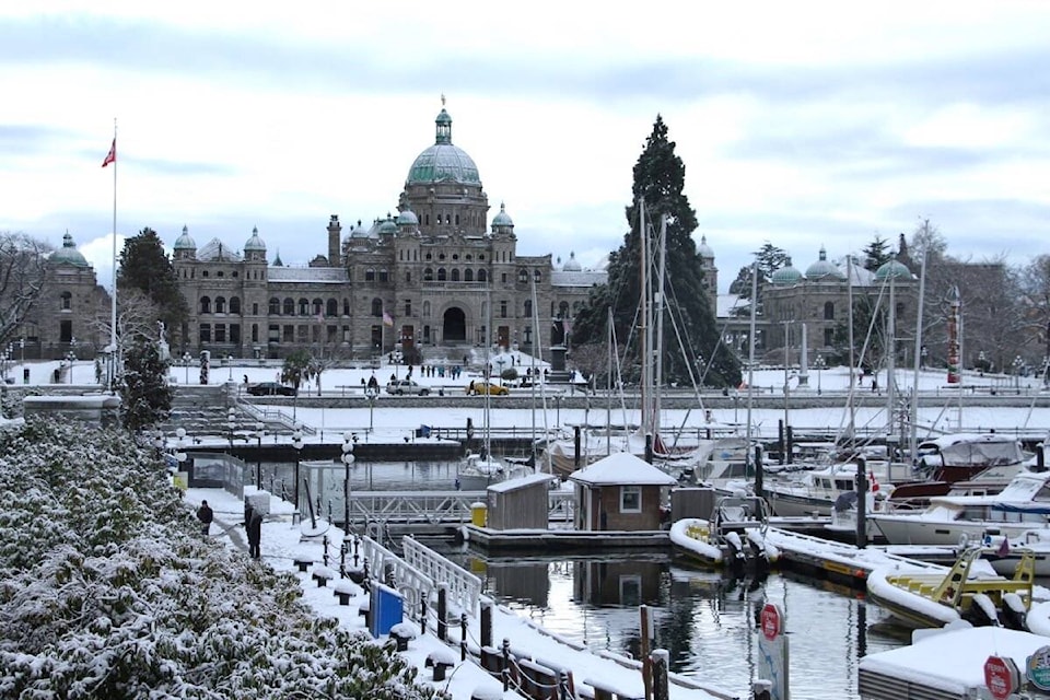 The Victoria Legislature building is decorated with a fine dusting of snow. (Tegwyn Hughes/News Staff)