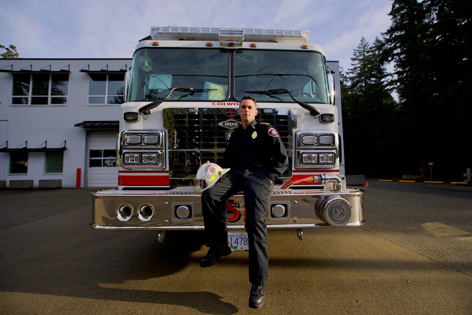 27908427_web1_220121-GNG-Colwood-new-FireChief-BryanErwin_2
