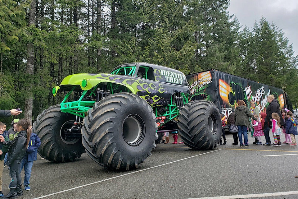 30380905_web1_Vinland-Monster-Truck-2