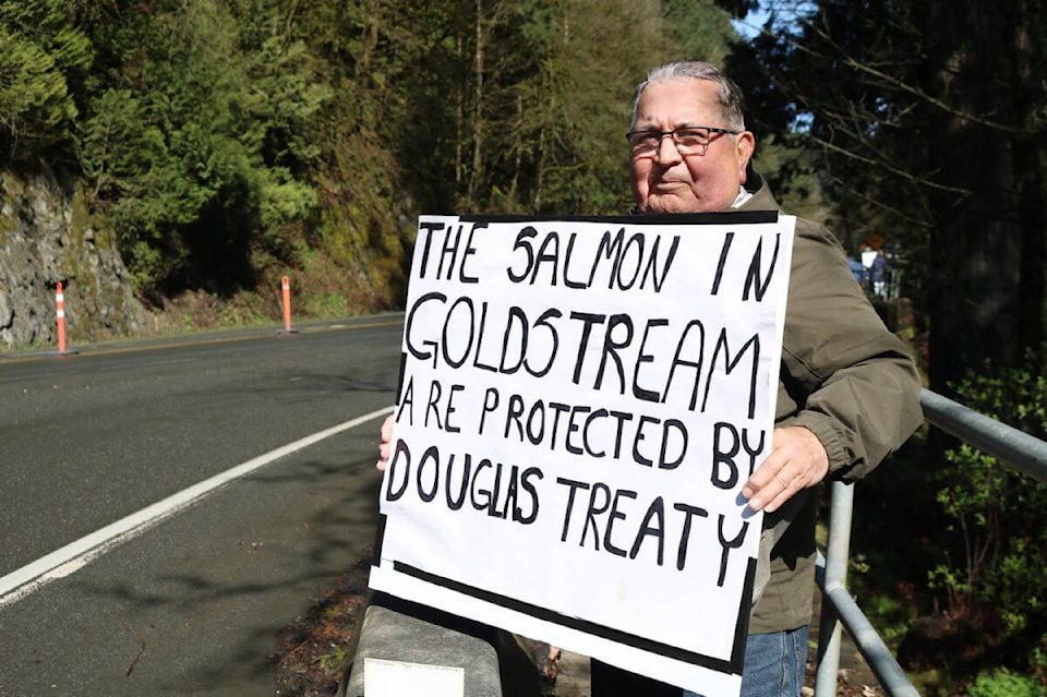32394768_web1_230411-GNG-Salmon-protesters-indigenous_1