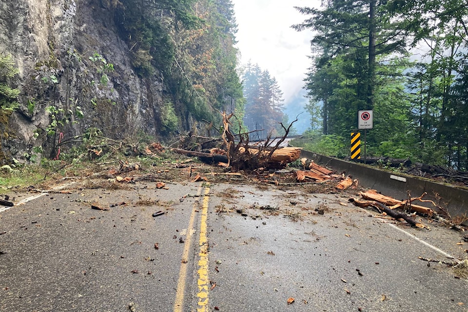 32995111_web1_230614-AVN-Cameron-Bluffs-hwy-closed-alberni_1