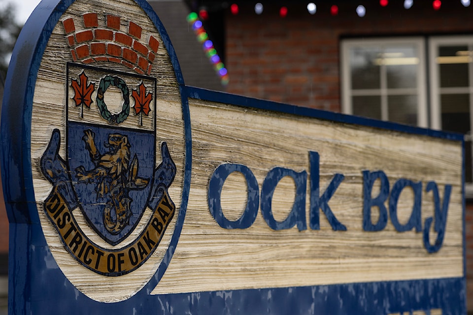 241219-obn-oak-bay-police-fire-arnold-lim-001
