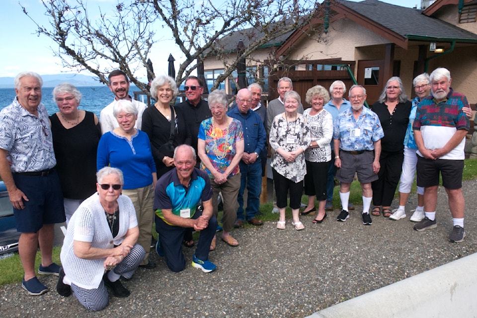 Back Row Left to Right:  Bruce Percevault. Sue Cameron, Shady Rest Pub manager Tom Saunders, Gloria Olenick, Toni Morin, Roland Wickett, Liz Cleverly, Alfred Randall, Lanny Krog, Ed Mitchell, Elaine Hambrook, Rosalie Traber, Val Dare, Mike Ragen, Louise Antrim, Kathy Moore, Murray Cree
Front row, from left:  Sandra Hill, Mark Leffler