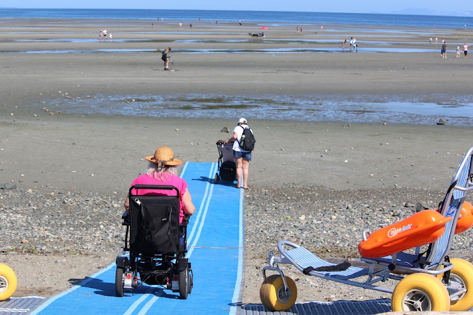 241113-pqn-mobility-mat-beach
