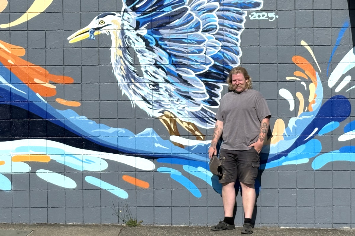 2 new murals pop up to beautify downtown Parksville