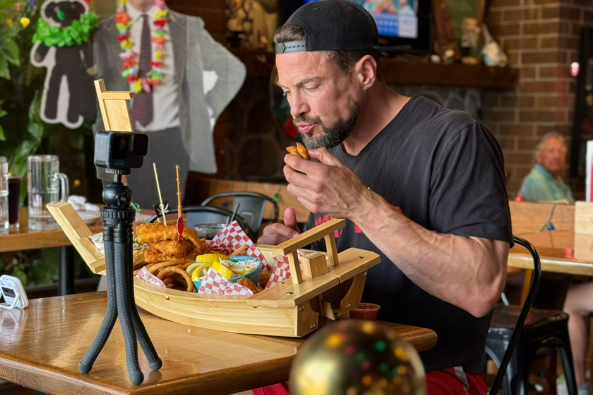 Food challenge YouTuber conquers Vancouver Island party boat platter