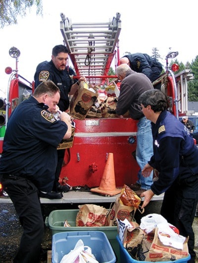 15399parksvilleWEBfriretruckfoodbank-subm-nov18