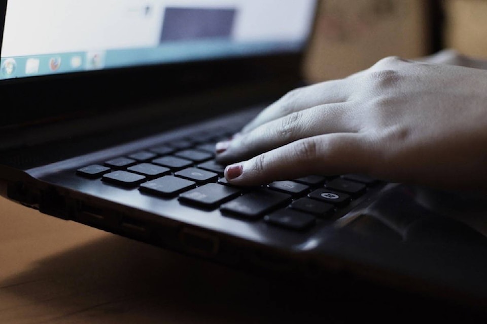 web1_170313-BPD-M-web-hand-laptop-notebook-typing-pexels