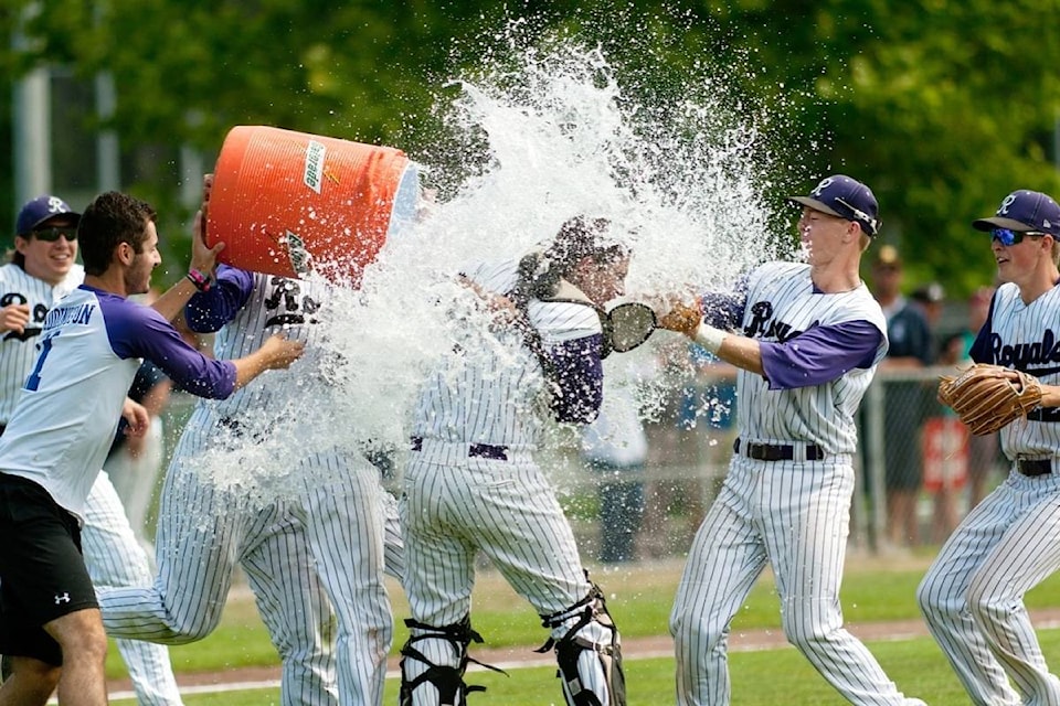 7770390_web1_170719-PQN-M-royals-shower-jr-july16