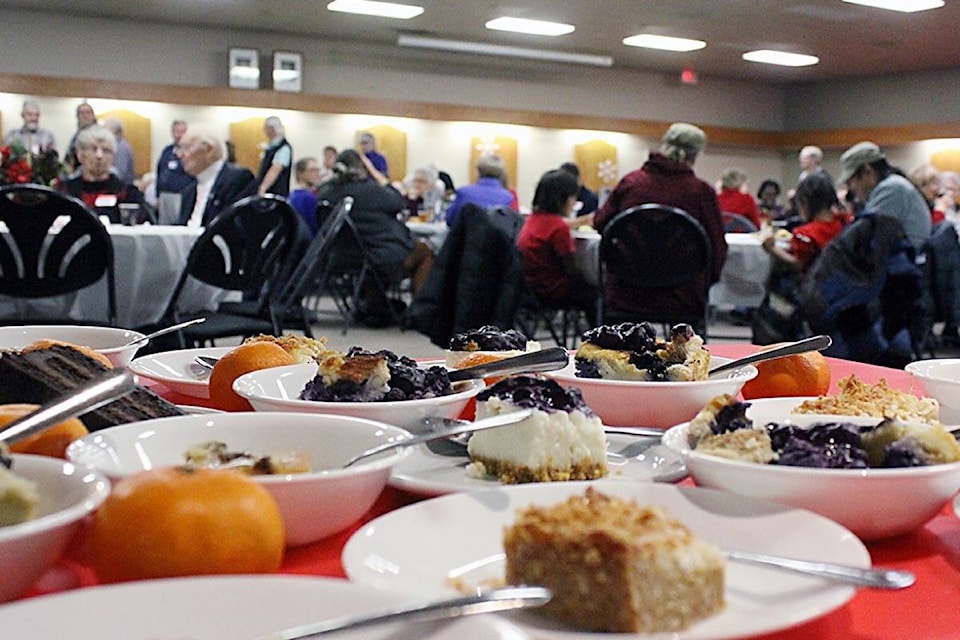 9778149_web1_171212-PQN-M-HomelessDinner-file-171214