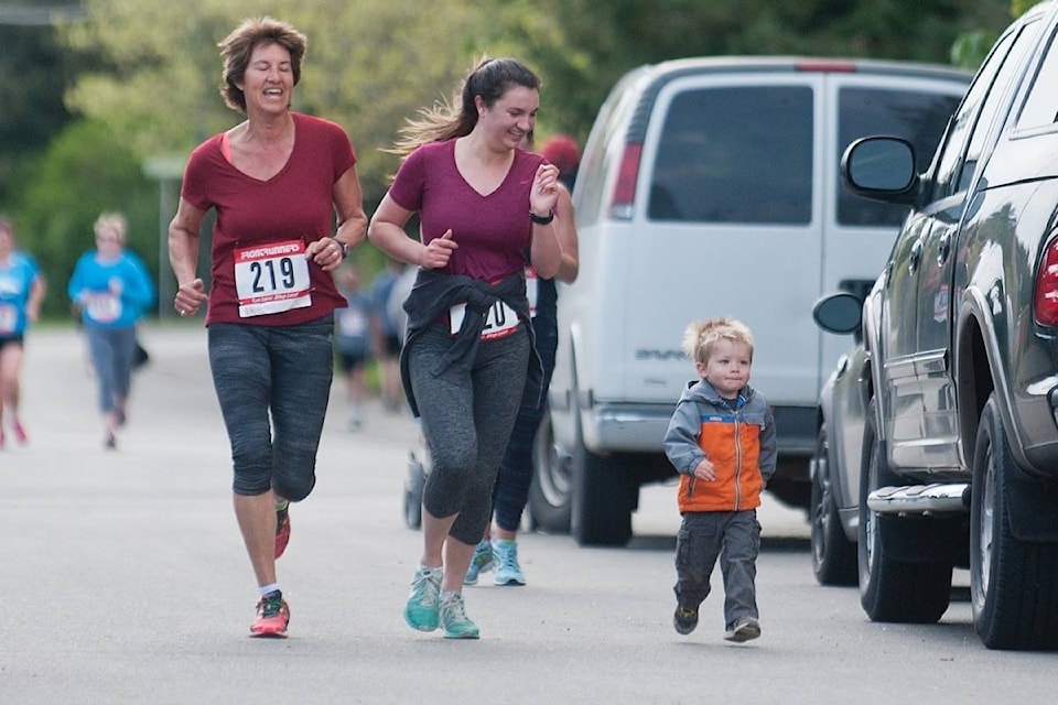 10116094_web1_180112-PQN-M-mothersday-10k-170514-202