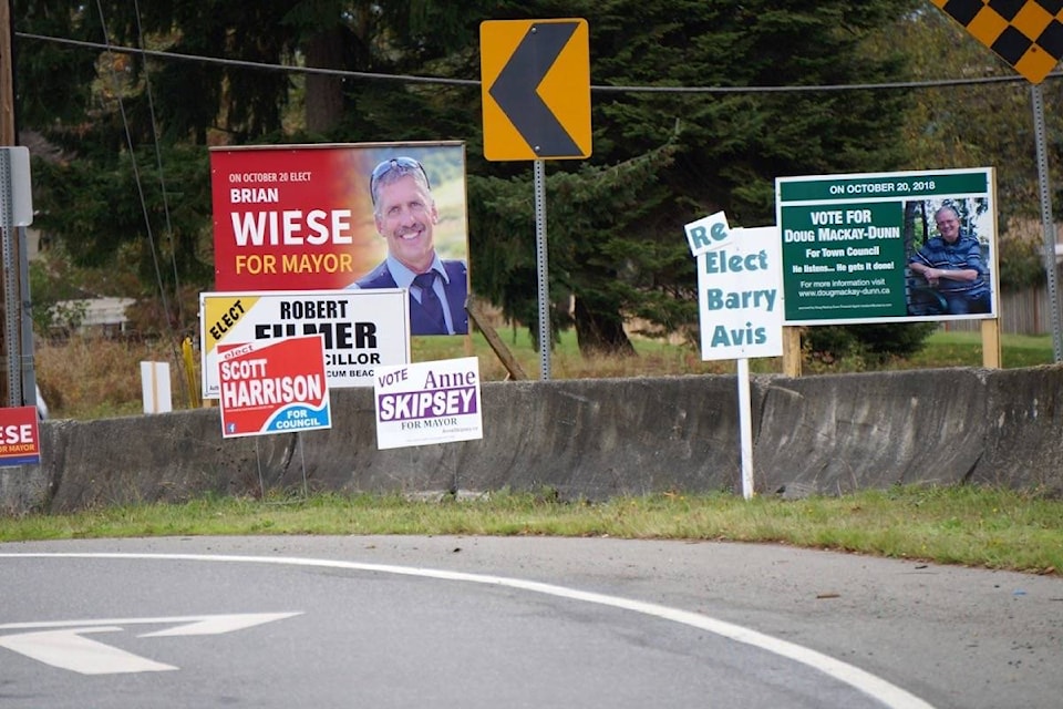 13761030_web1_180930-PQN-M-Election-signs