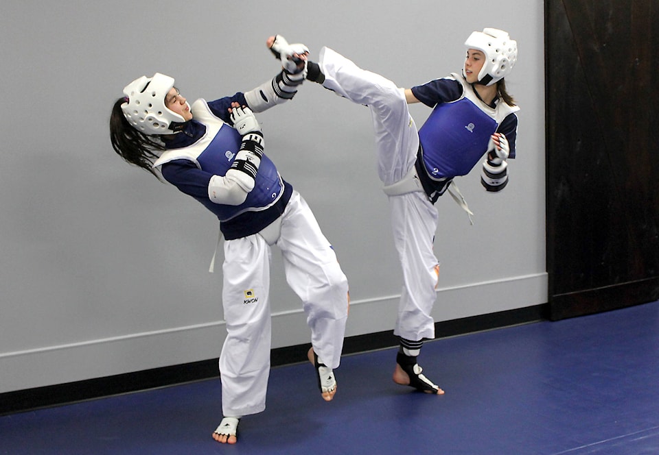 15229337_web1_Sparring