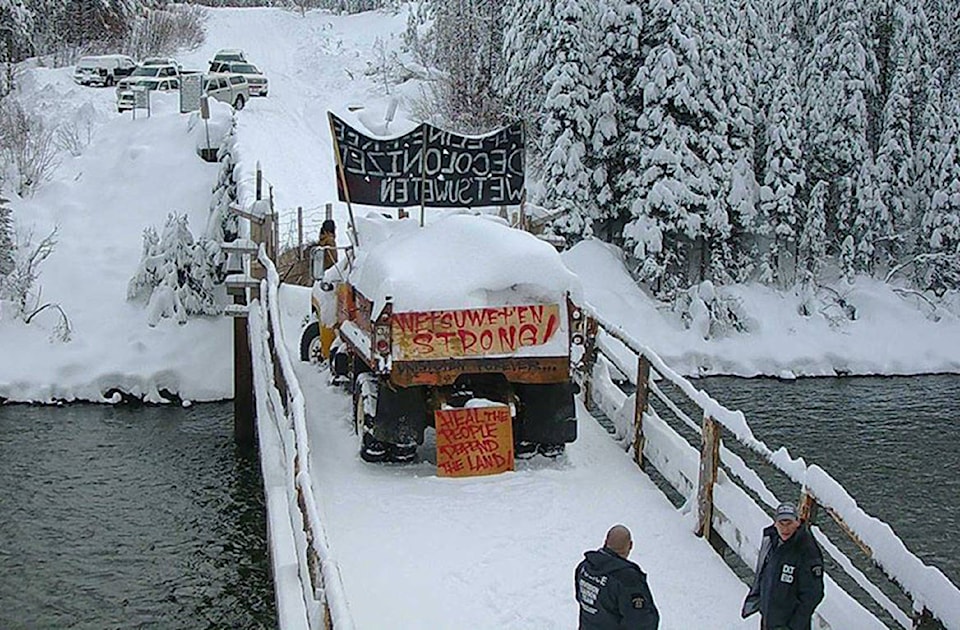 15287804_web1_Unistoten-Morice-bridge-Jan11-Twitter