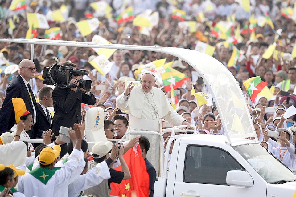 15682379_web1_pope-myanmar-color