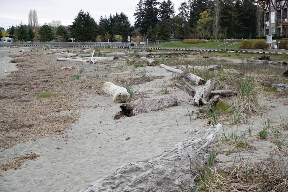 17359830_web1_Parksville-beach