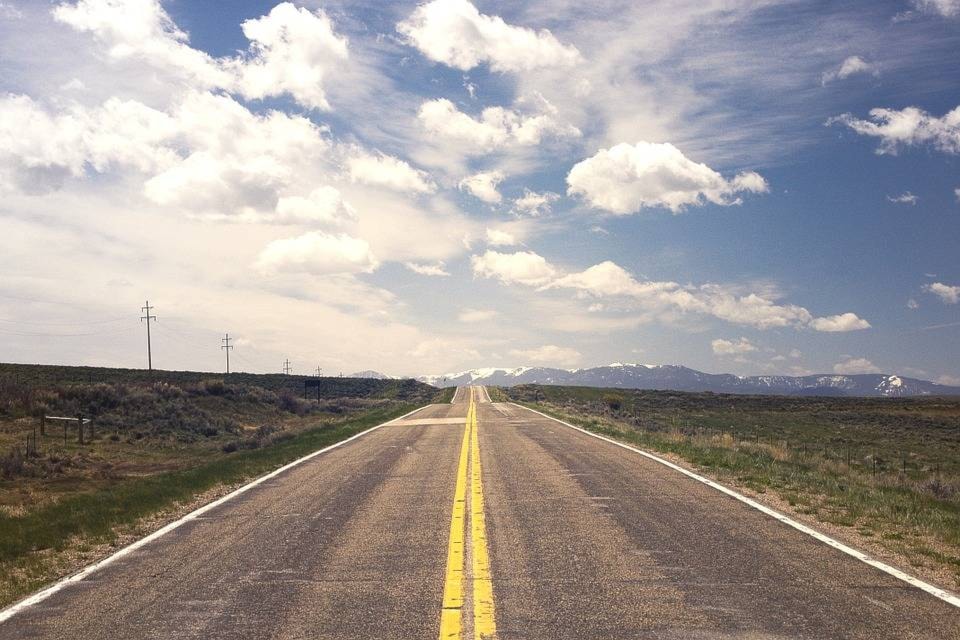 17491200_web1_roadtrip-Pixabay