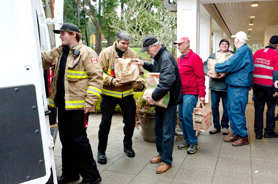 18769269_web1_fooddrive-pks-craigbay-jr-nov19