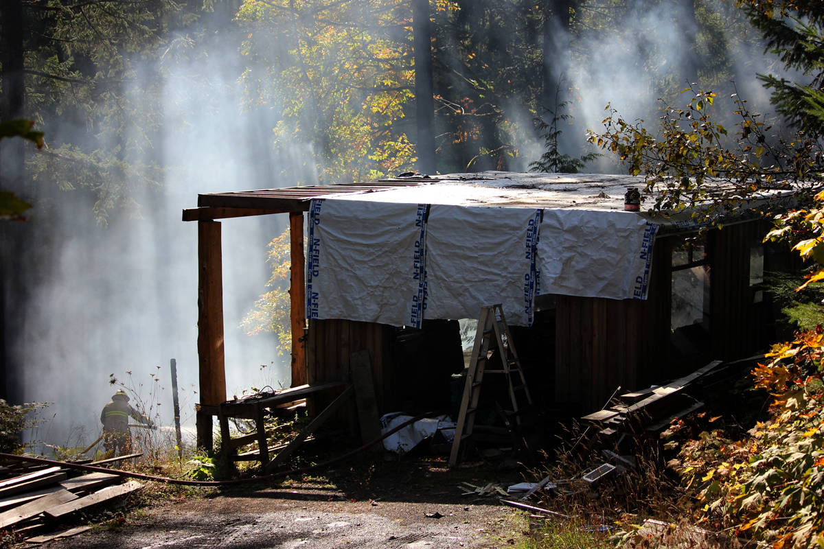 18911750_web1_191010-NBU-Nanaimo-River-Road-Cabin-Fire-004