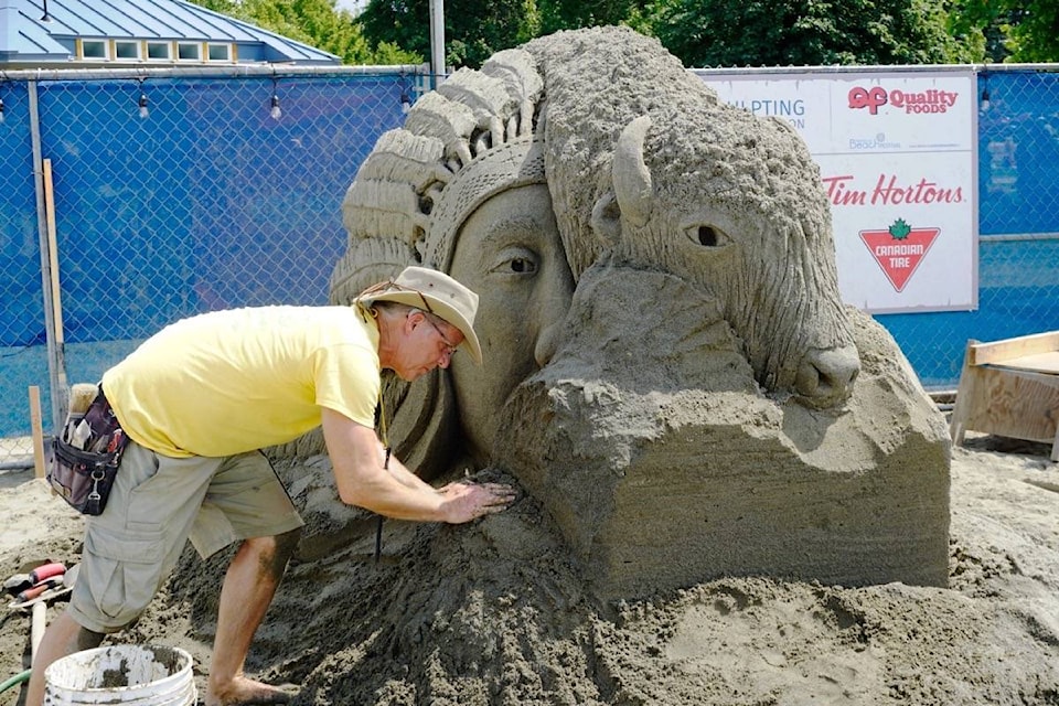 20631561_web1_200110-PQN-M-sand-scultping-1