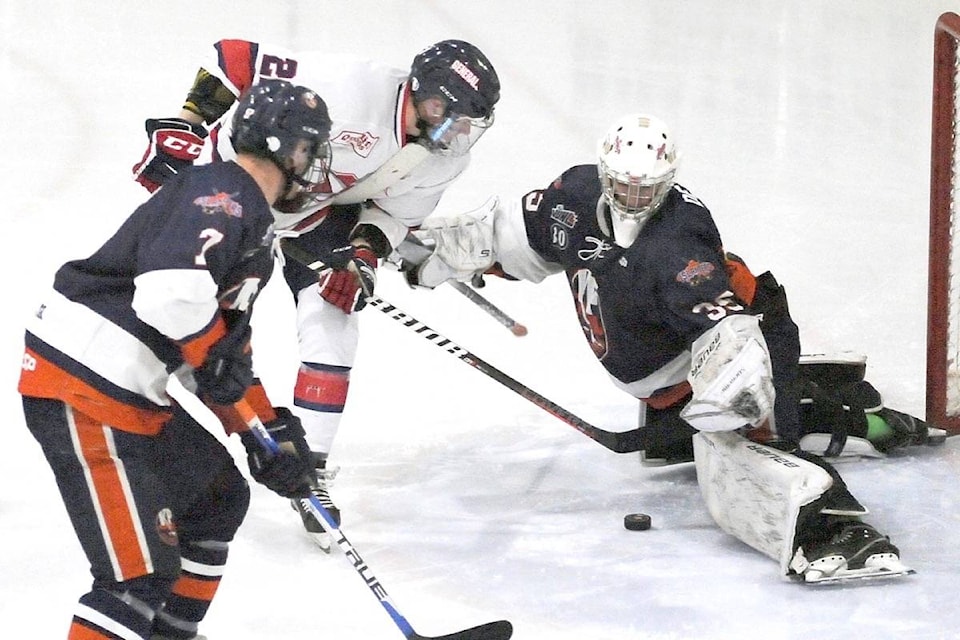 20705582_web1_200227-PQN-Generals-sink-Islanders-VIJHL_4