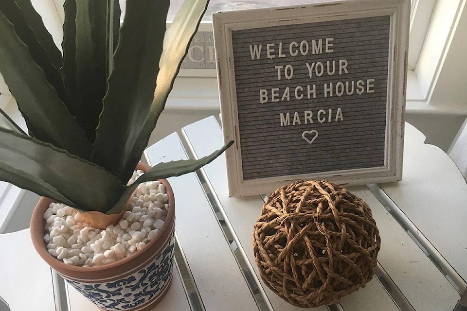 The sign welcoming ER nurse Marcia Kent to a beach house in Qualicum Beach. (Submitted photo)