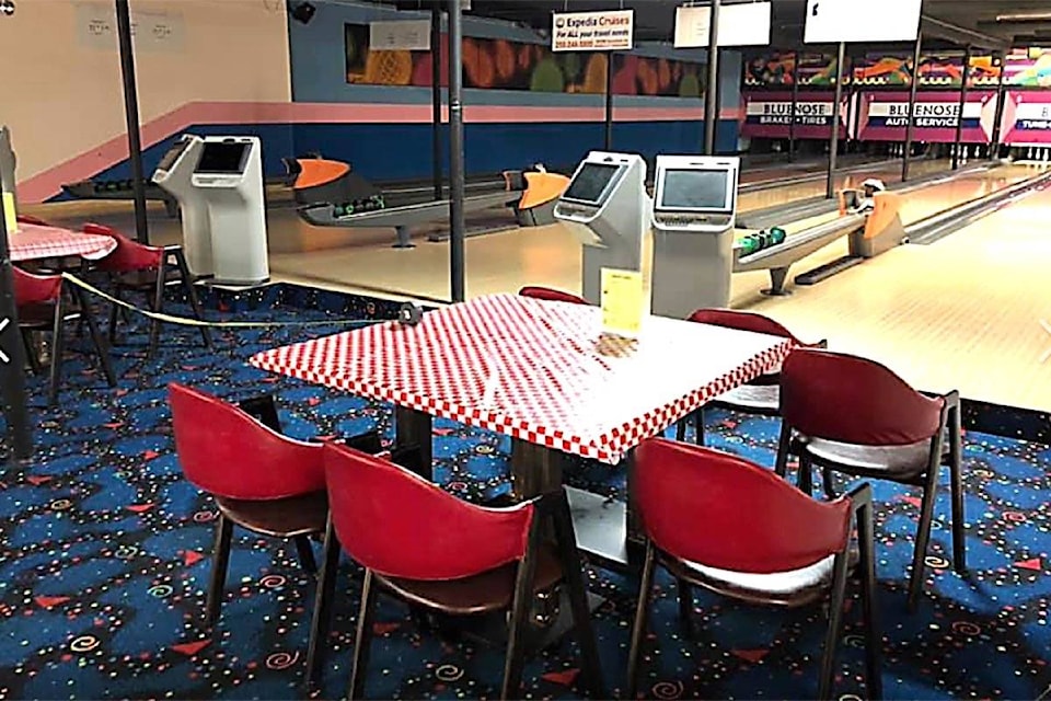 21667795_web1_200603-PQN-Bowling-alley-reopens-SunsetLanes_1