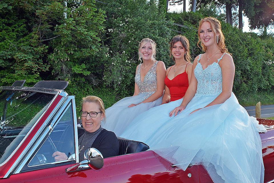 Kwalikum Senior Secondary grads paraded around Qualicum Beach on Saturday, June 27. (Peter McCully photo)