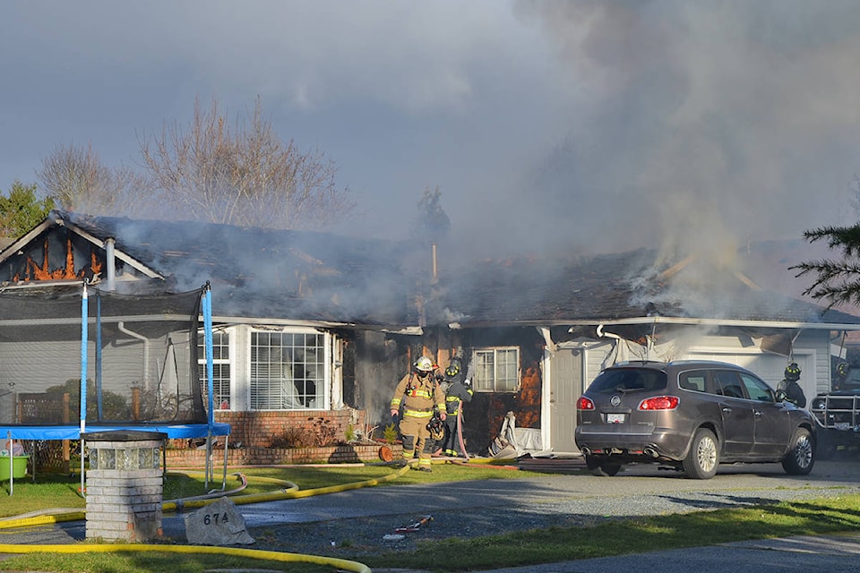 23956043_web1_210120-PQN-Foster-House-Fire-housefire_1