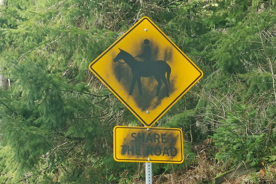 24125247_web1_210210-PQN-Horse-Signs-Vandalized-sign_1