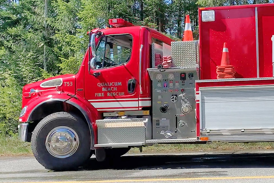 25779870_web1_210714-PQN-Memorial-Ave-Grass-Fire-QBFireTruck_1