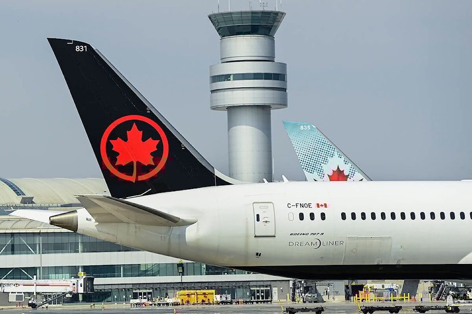 Air Canada, WestJet each suspend 4% of employees over COVID